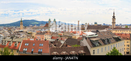 Linz, Blick auf Altstadt mit Kirchen, Österreich Stockfoto