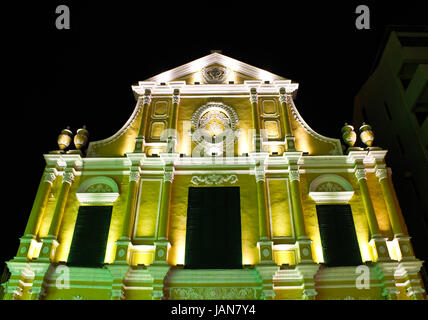 Sao Domingos, St. Dominic Kirche in Macau in der Nacht. Stockfoto