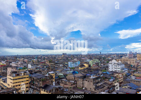 Kolkata Stadt Luftbild und Wolkengebilde. Stockfoto