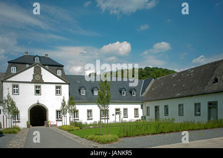 BRD, Nordrhein- Westfalen, Hochsauerlandkreis, Meschede, Schloss Lager, Ökonomiegebäude mit Tor in den Innenbereich des Schlossareals Stockfoto