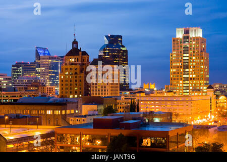 Sacramento-Skyline bei Nacht Stockfoto