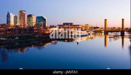 Sacramento-Skyline bei Nacht Stockfoto