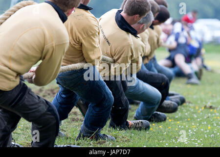 Cornhill, Schottland - 3. Juni 2017: ein Tauziehen-Wettbewerb bei den Highland Games in Cornhill, Schottland. Stockfoto