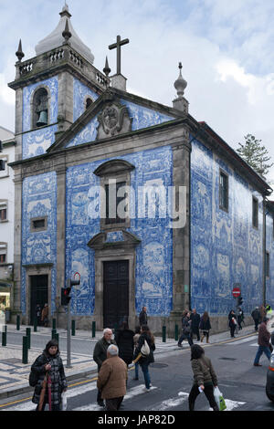 Capela Das Almas Kirche, bedeckt in Azulejos, Porto, Portugal Stockfoto