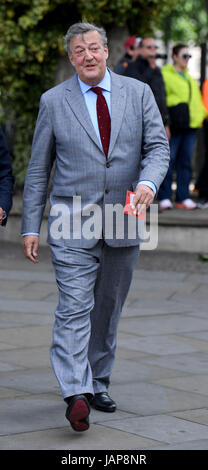 London, UK. 7. Juni 2017. Stephen Fryat den Service von Thanksgiving für das Leben und Werk von Ronnie Corbett in der Westminster Abbey, London. Bildnachweis: Finnbarr Webster/Alamy Live-Nachrichten Stockfoto