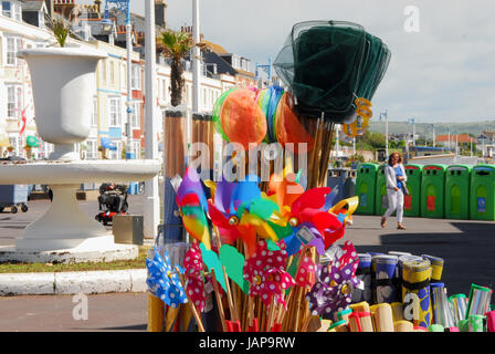 Dorset UK. 7. Juni 2017. Windräder drehen an einem stürmischen Tag in Weymouth Credit: Stuart Fretwell/Alamy Live-Nachrichten Stockfoto