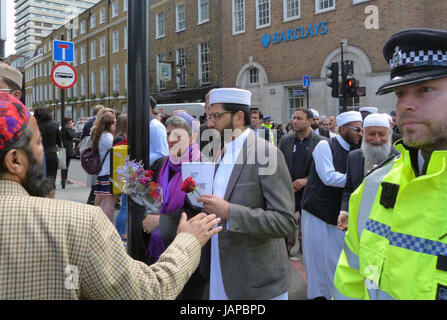 London, UK. 7. Juni 2017. Mehrere Dutzend muslimische Führern aus in ganz Großbritannien kamen in London, Großbritannien, 7. Juni 2017, die London Bridge Terror Angriff Opfer zu Ehren. Bildnachweis: Petr Kupec/CTK Foto/Alamy Live-Nachrichten Stockfoto