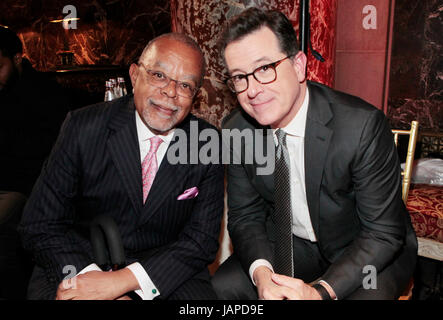 New York, New York - Juni 6: (L-R) Pädagoge Dr. Henry Louis Gates, Harvard University und Medien Persönlichkeit Stephen Colbert besuchen 2017 Gordon Parks Foundation Awards Dinner feiert die Kunst & Humanität bei Cipriani 42nd Street am 6. Juni 2017 in New York City statt. Photo Credit: MPi43 /MediaPunch Stockfoto