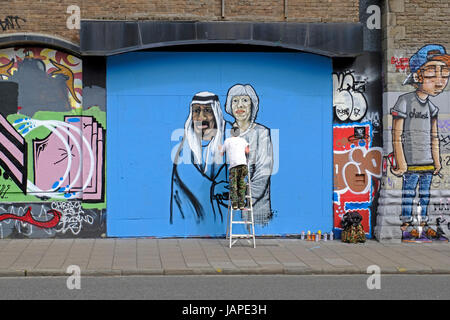 Bristol, UK. 7. Juni 2017. Ein neues Stück von street Art nimmt Gestalt an in Stokes Croft. Stokes Croft ist ein Teil der Stadt bekannt für seine street-Art und gegenkulturellen Aktivitäten. Keith Ramsey/Alamy Live-Nachrichten Stockfoto