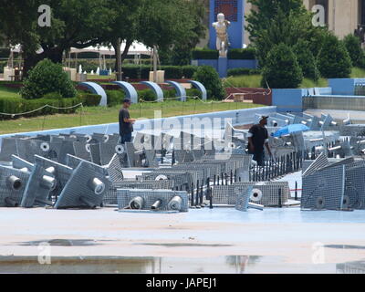 Dallas, USA, 7. Juni 2017: der Espanansa Brunnen vor das Hall of State Fair Park, wird eine von Kopf bis Fuß Wartung Überholung unterzogen. Dieses Wochenende ist die jährliche Geschmack von Dallas Food Fair und das Licht und Wasser Musikshow liegt in der Luft. Credit: Dallaspaparazzo / AlamyLive News Stockfoto