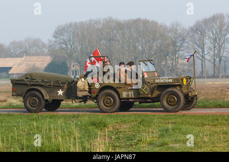 Den Endspurt, Willy's Jeep vorrücken zu Groningen Stockfoto