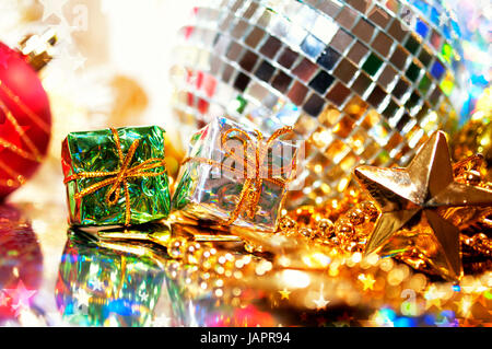 Weihnachtsschmuck mit Disco-Kugel Stockfoto