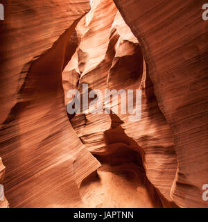 Innere des Antelope Canyon, versauten orange Wellen aus Stein gemacht Stockfoto