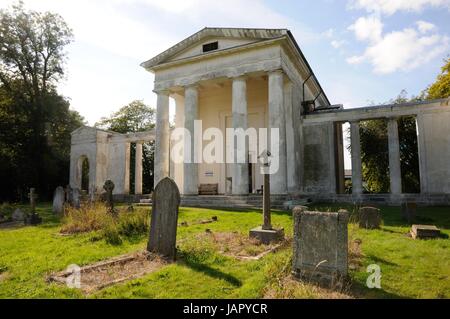 Neue St.-Lorenz-Kirche, Ayot Str. Lawrence, Hertfordshire.  Entworfen von Nicholas Revett es im griechischen Stil, mit einer Säulenhalle an der Front gebaut wurde, Stockfoto