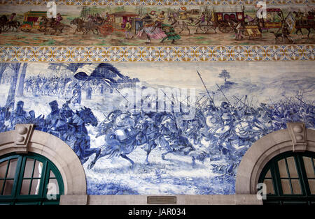 Sao Bento Railway Station Azulejo Wandbild in Porto - Portugal Stockfoto