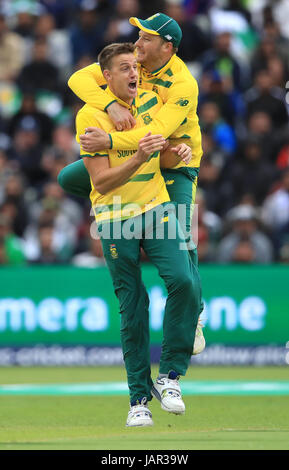 Südafrikas Morne Morkel feiert das Wicket Pakistans Fakhar Zaman während der ICC Champions Trophy, Gruppe B-Match bei Edgbaston, Birmingham. Stockfoto