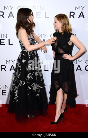 Rachel Weisz und Holliday Grainger (rechts) Teilnahme an der Uraufführung von meine Cousine Rachel statt auf Picturehouse Central Cinema in Piccadilly, London. Stockfoto