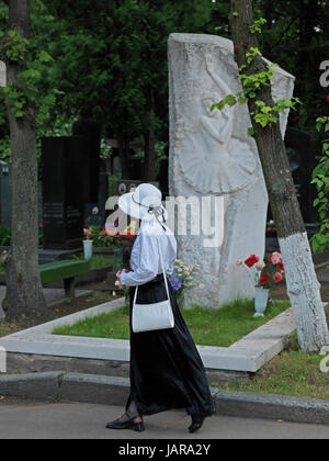 Novodevichy Cemetry Nowodewitschi-Kloster zu Kloster, Gräberfeld von Galina Sergeyevna Ulanova, sowjetische Ballerina, Moskau, Russland, Europa Stockfoto