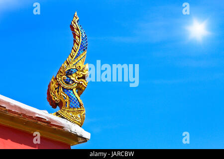 Thai Dragon oder König der Naga-Statue im Tempel Stockfoto