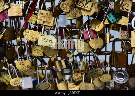 Liebe sperrt Pont Neuf Paris, Cadenas d ' Amour Stockfoto