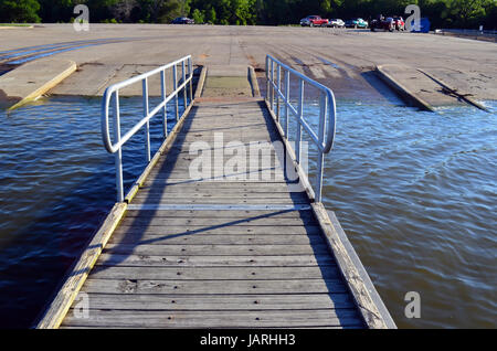 Das Dock im Eldon Hazlet State Park in Carlyle, Illinois. Stockfoto