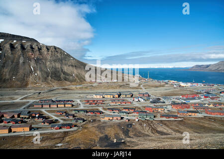 Panoramablick von Longyearbyen. Blick Auf Longyearbyen. Stockfoto