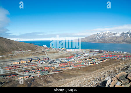 Panoramablick von Longyearbyen. Blick Auf Longyearbyen. Stockfoto