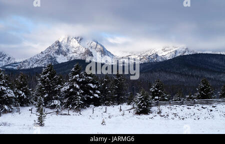 Einer von den hohen Bergen im Winter in der Nähe von Sun Vally Idaho Stockfoto