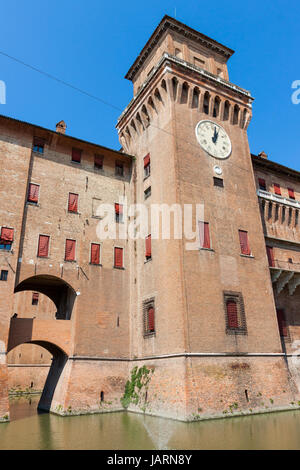 Uhr auf Schloss Estense. Ferrara. Emilia-Romagna. Italien Stockfoto