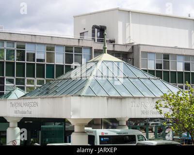 Die Hauptrezeption im Royal Marsden Hospital in Sutton, London. Stockfoto