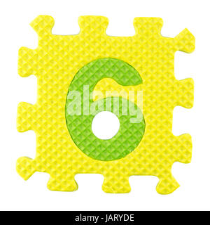 Nummer sechs, Alphabet Puzzle isoliert auf weißem Hintergrund mit Beschneidungspfad. Stockfoto