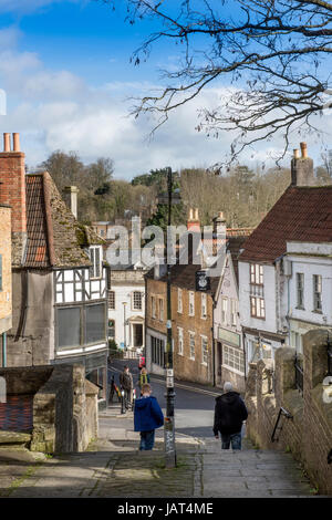 Blick in die King Street aus St. Johanniskirche in Frome, Somerset UK Stockfoto