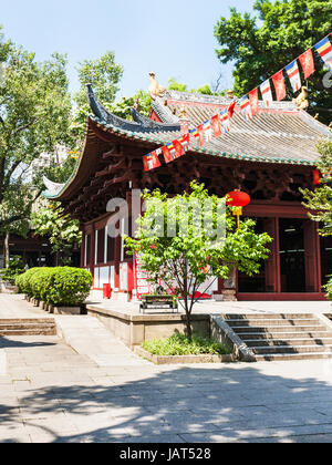 GUANGZHOU, CHINA - 1. April 2017: Innenhof der Guangxiao-Tempel (Gehorsam Bright, Bright Filial Frömmigkeit Tempel). Dies ist eines der ältesten buddhistischen Stockfoto