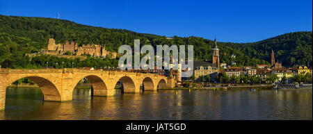 Karl Theodor oder alte Brücke, Alte Brücke, Neckars und Schloss mit dem Tag, Heidelberg, Deutschland Stockfoto