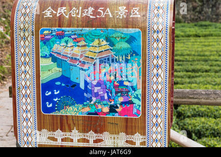 CHENGYANG, CHINA - 27. März 2017: Gemälde von Dong Brücke der Zaun von Tee Plantaion in Chengyang Dorf Sanjiang County im Frühjahr. Chengyang gehören Stockfoto