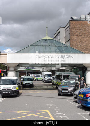 Die Hauptrezeption im Royal Marsden Hospital in Sutton, London. Stockfoto