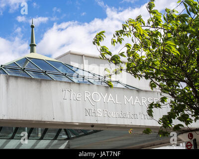 Die Hauptrezeption im Royal Marsden Hospital in Sutton, London. Stockfoto