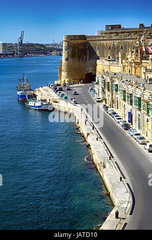 Skyline von der maltesischen Hauptstadt Valletta in warmen, späten Nachmittag Stockfoto