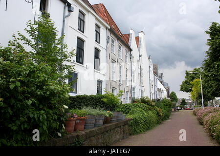 Alte mittelalterliche Lagerhäuser auf Lage Marktstraat in der Nähe von Waalkade, Zentrum von Nijmegen, Gelderland, Niederlande. Stockfoto