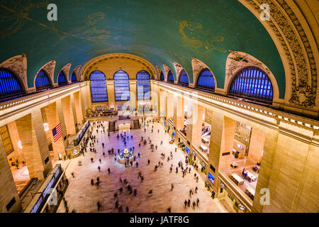 NEW YORK CITY - 28. Oktober 2016: Innenansicht von der Haupthalle im historischen Grand central Terminal. Stockfoto