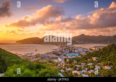 Philipsburg, Sint Maarten, Stadtbild am Great Bay und Great Salt Pond. Stockfoto