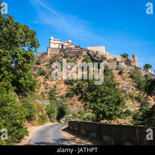 Kumbhalgarh Fort, Rajasthan, Indien.  Kumbhalgarh ist eine Mewar Festung im Rajsamand Bezirk von Rajasthan Zustand im Westen Indiens und ist weltbekannt für seine große Geschichte und Architektur. Stockfoto