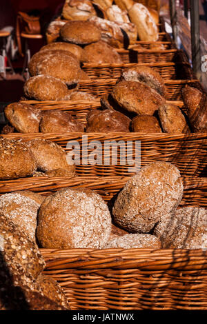 Traditionelles Brot in Polnisch-Lebensmittelmarkt Stockfoto