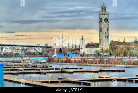 Blick auf Montreal Uhrturm am alten Hafen - Kanada Stockfoto