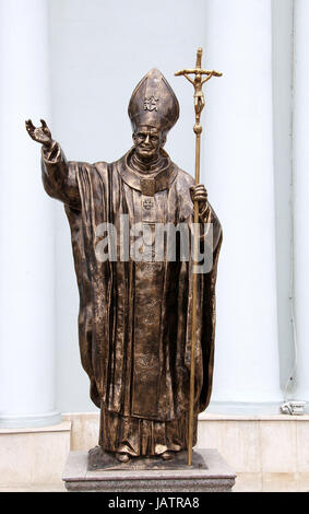 Papst John Paul ll Statue außerhalb die römisch-katholische Kathedrale in Plovdiv Stockfoto