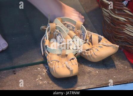 Traditionelle bulgarische Schuhe Stockfoto