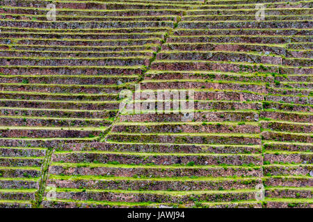 Die Inka konstruiert landwirtschaftliche Terrassen an den steilen Hang. Stockfoto