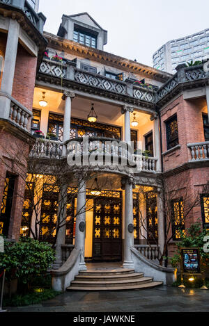 Ein Xintiandi, ein Clubhaus der Shui auf Gruppe, die diese historische Herrenhaus in Shanghai, China der 1920er Jahre renoviert Stockfoto