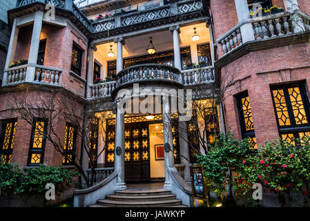 Ein Xintiandi, ein Clubhaus der Shui auf Gruppe, die diese historische Herrenhaus in Shanghai, China der 1920er Jahre renoviert Stockfoto