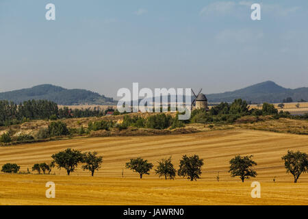 Blick von der Teufelsmauer Auf Die Teufelsmühle Stockfoto